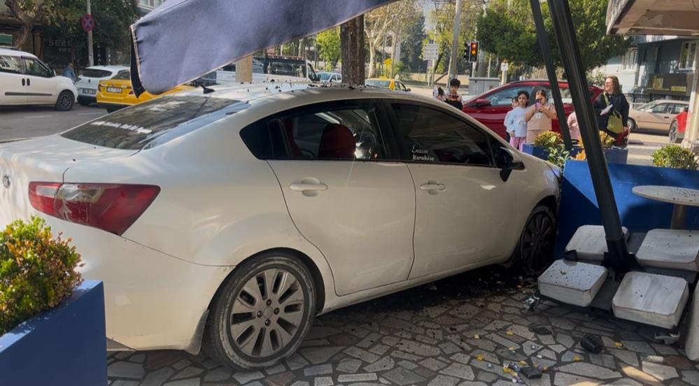 Bursa’da 15 Milyonluk Cipe Çarpmamak İçin Tatlıcıya Girdi!-1