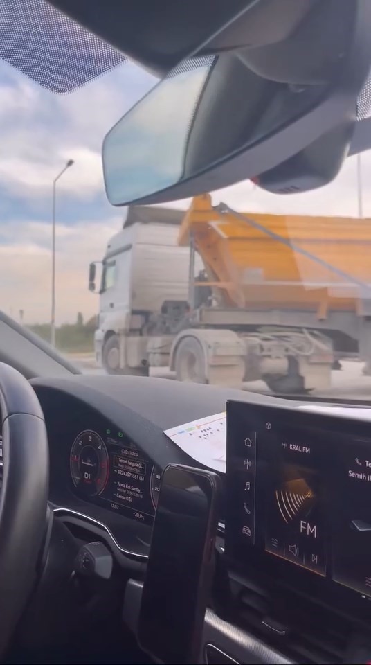 Bursa'da ters şeritten giren kamyon 'pes' dedirtti!-1