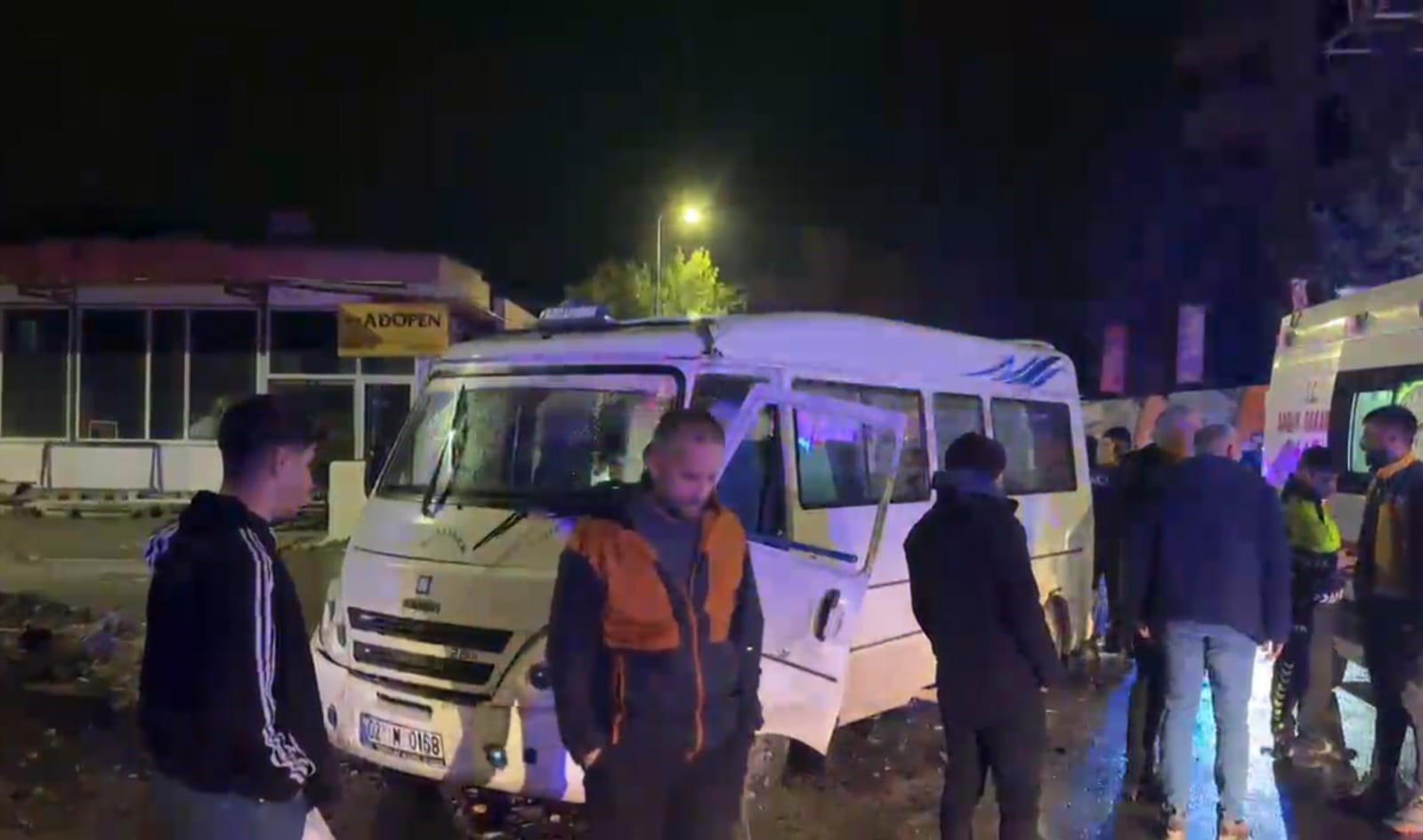 Adıyaman’da Cip Ile Minibüs Çarpıştı 3 Yaralı (2)