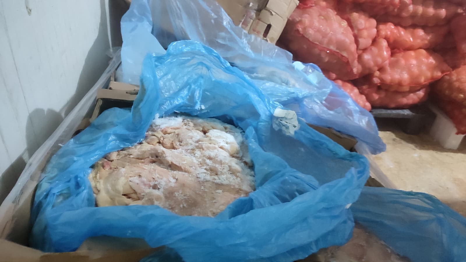 Ankara Yenimahalle’de Bir Gıda Tesisine Düzenlenen Operasyonda 63 Ton Sağlıksız Ürün Ele Geçirildi. 3 Kişi Hakkında Türk Ceza Kanunu’nun 186. Maddesinden Işlem Yapıldı (1)