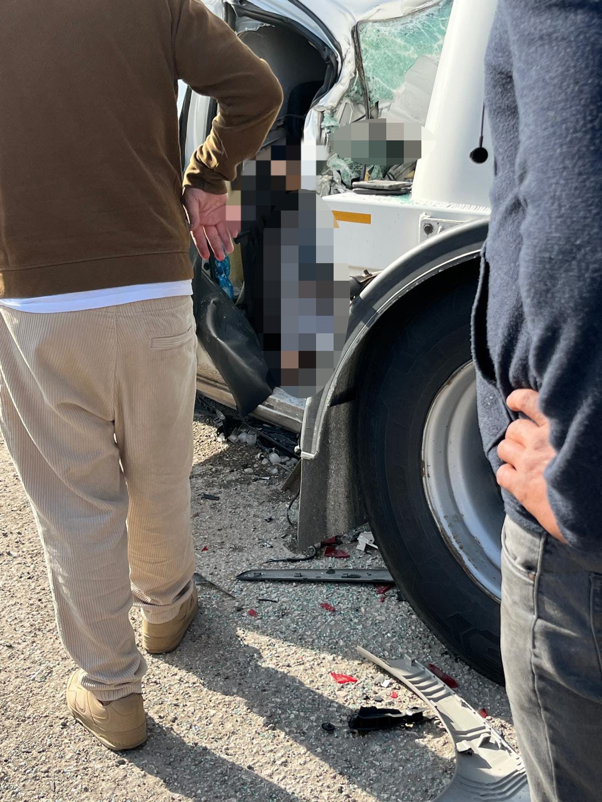 Ankara’da Sürücüsünün Kontrolünü Kaybettiği Otomobil Park Halindeki Tıra Çarptı. Kazada Anne, Baba Ve 1 Yaşındaki Bebekleri Yaşamını Yitirdi (1)