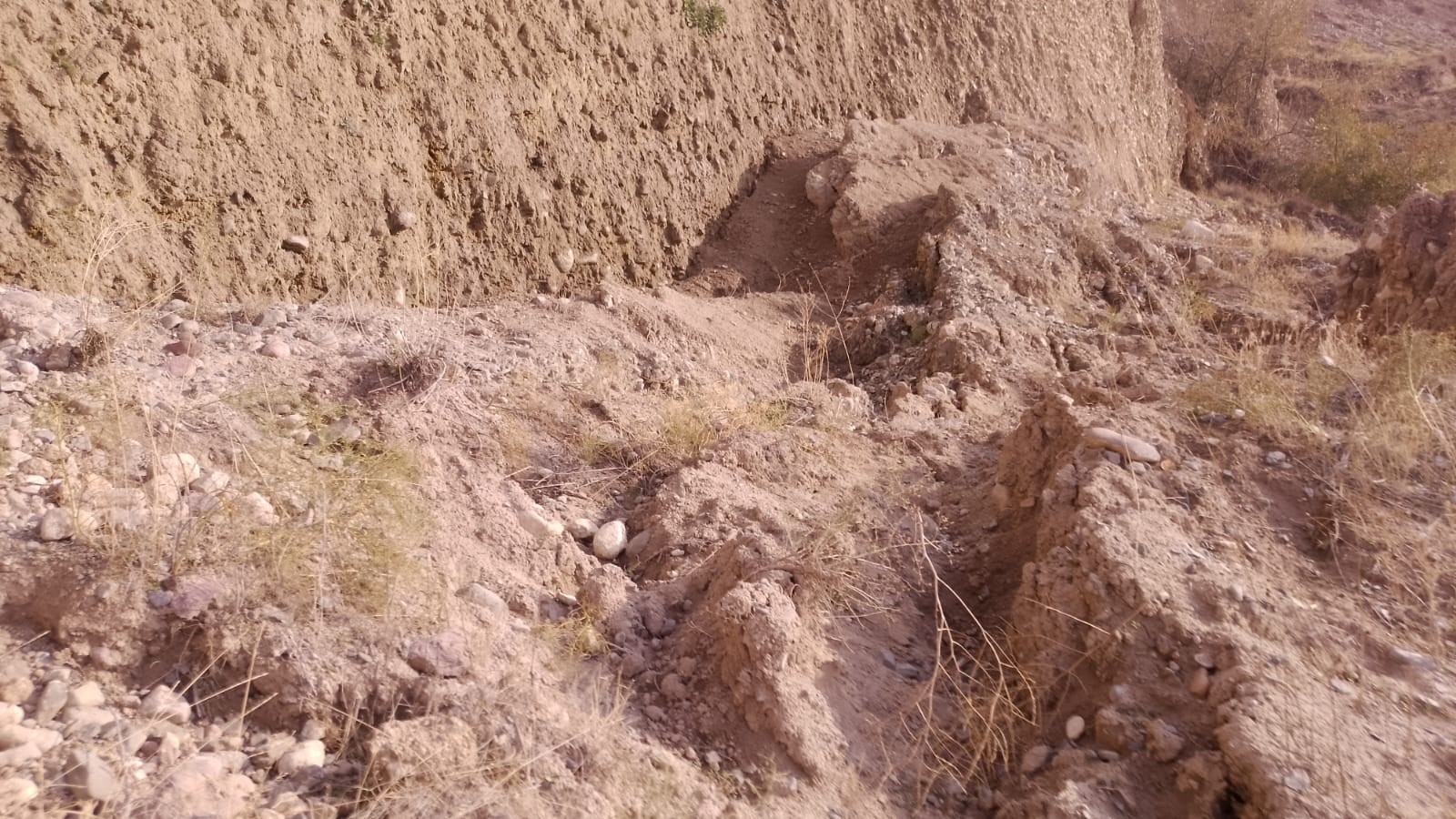 Ankara'da Toprak Kayması Meydana Gelen Yol Trafiğe Kapatıldı (2)