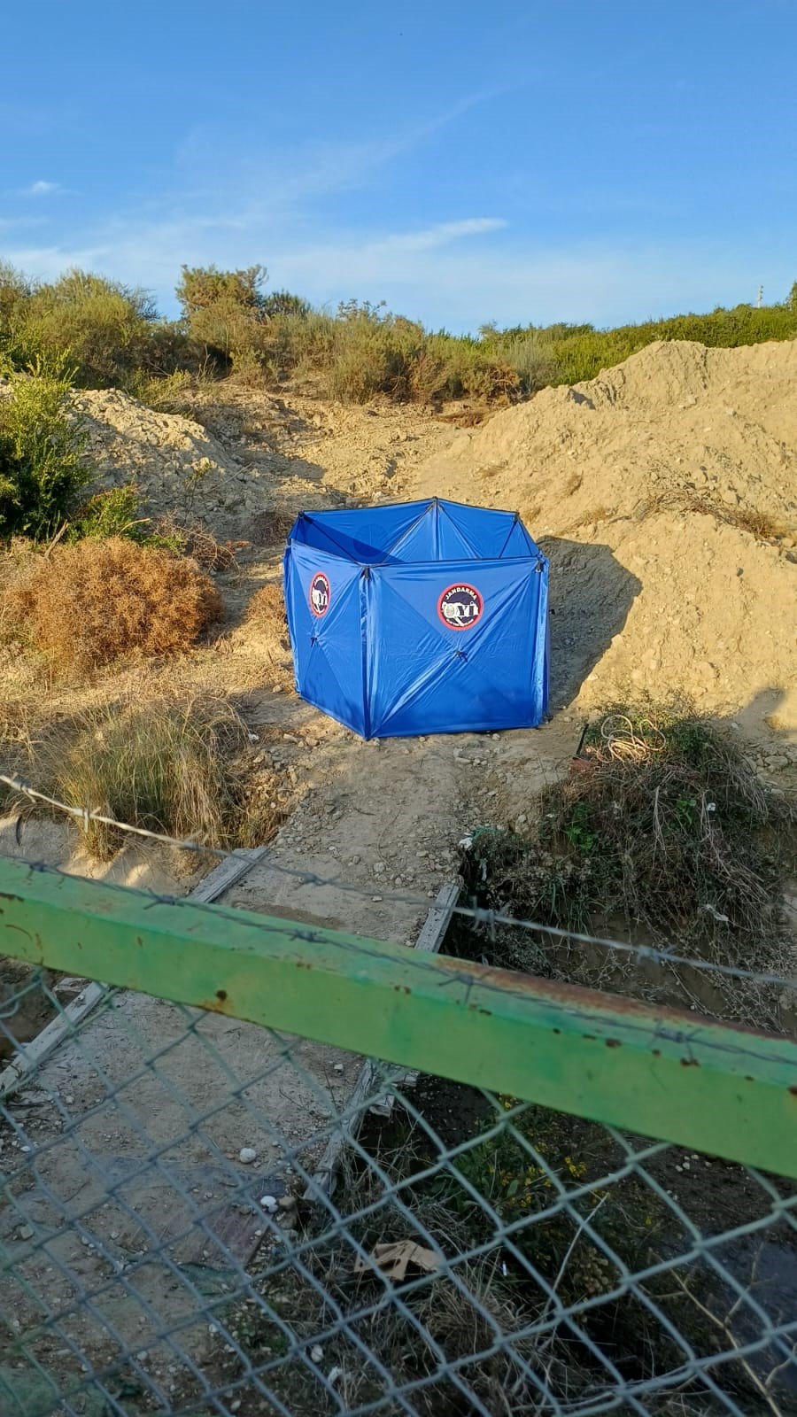 Antalya’nın Serik Ilçesinde 71 Yaşındaki Emine Aşçı, 4 Metre Derinliğindeki Su Çukuruna Düşerek Yaşamını Yitirdi (1)