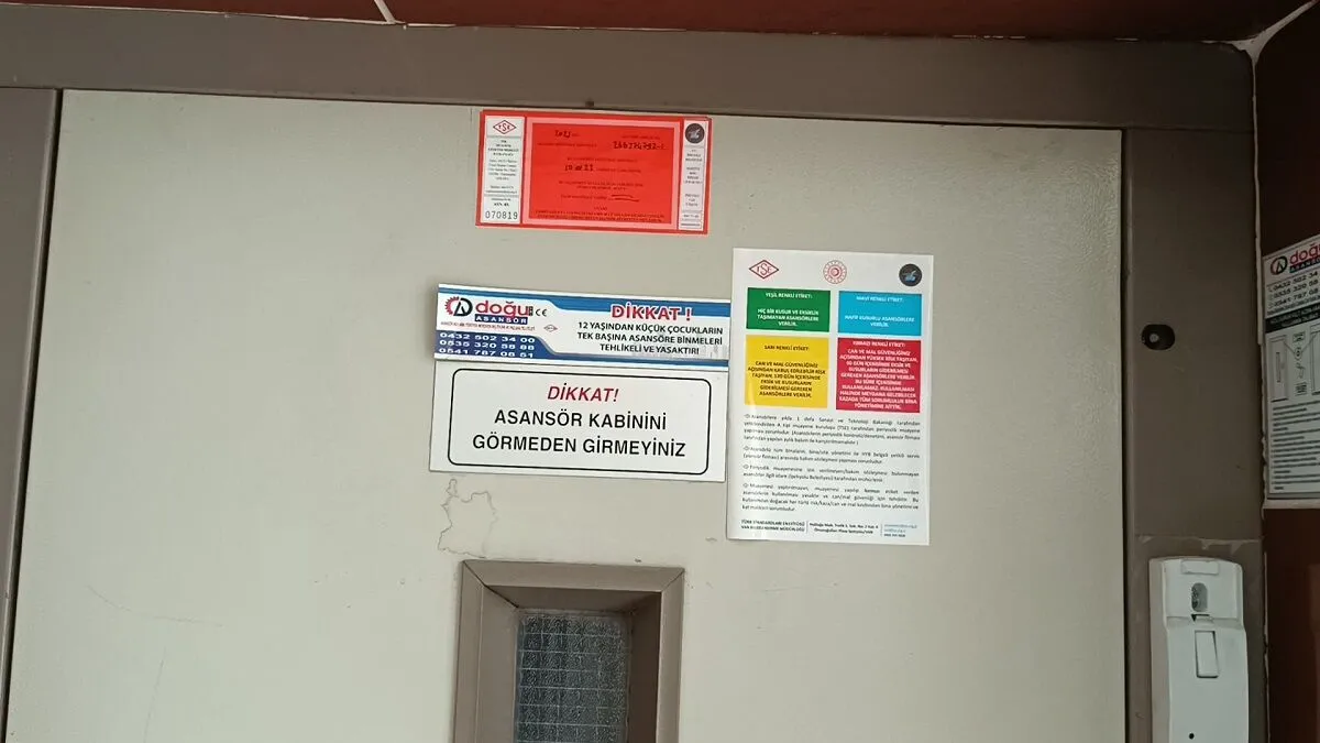 Asansördeki Kırmızı Barkod Ne Anlama Geliyor? Güvenlik İçin Mi, Arıza İşareti Mi?-2