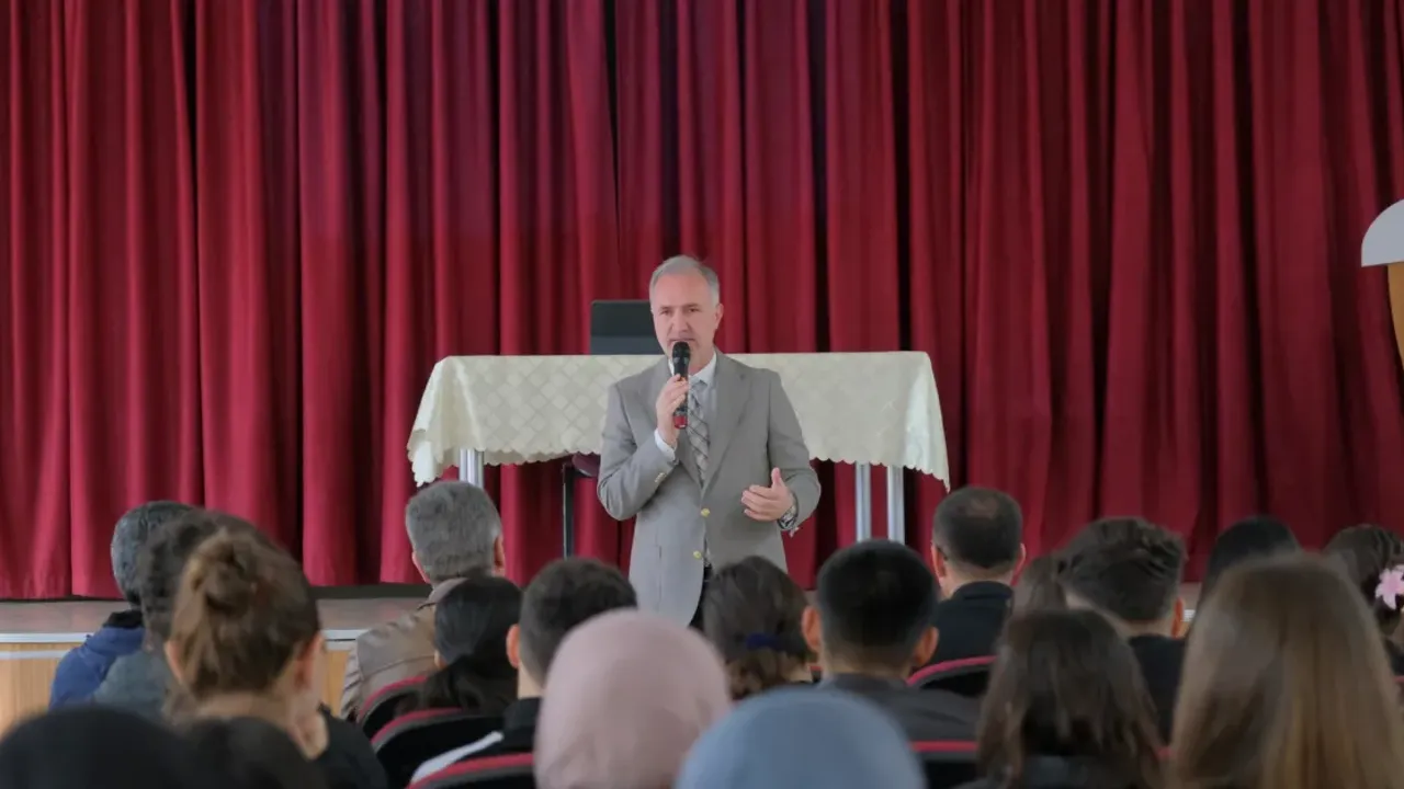 Baskan Taban Ogrencilerle Bulustu Inegol Gencler Icin Firsat Sehri 1