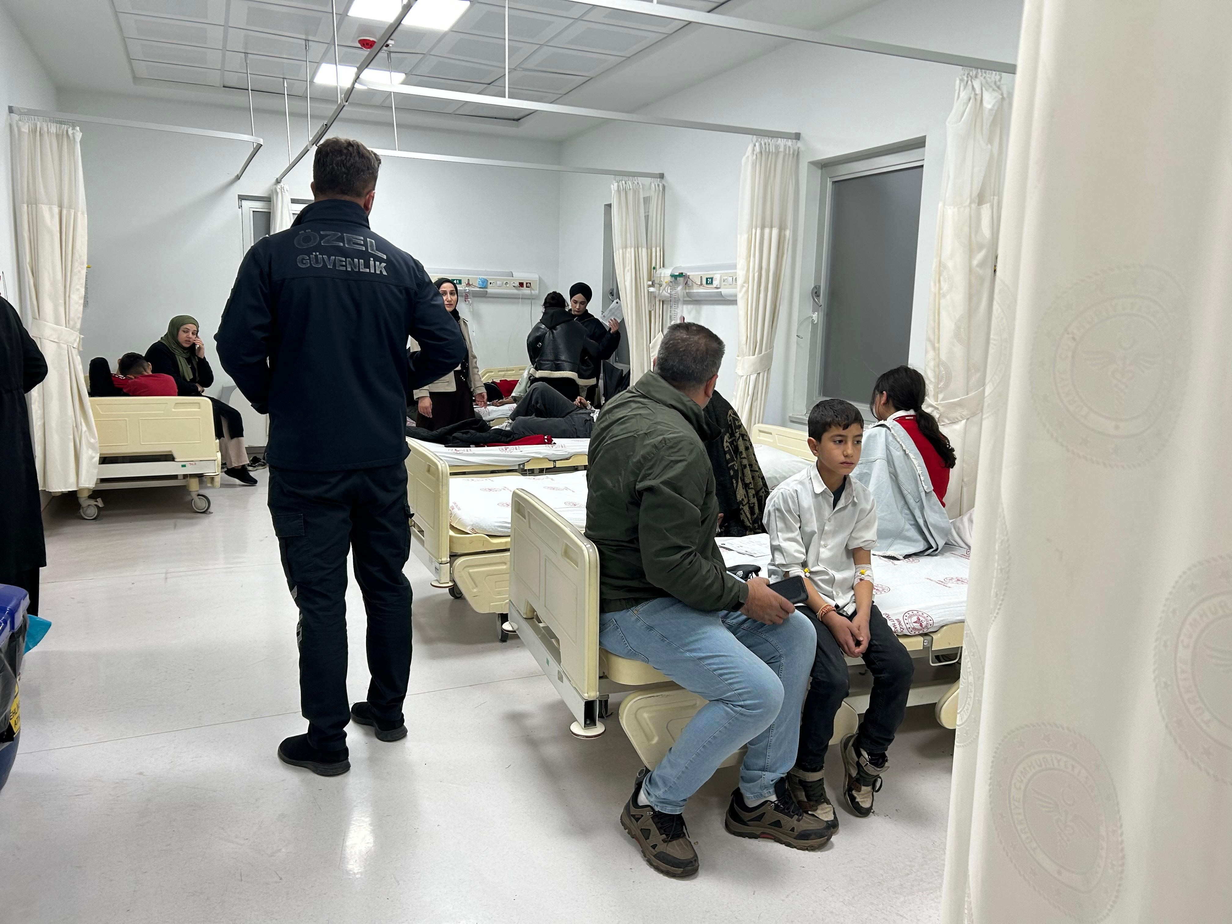 Bingöl’de 120 Öğrenci Zehirlendi (2)