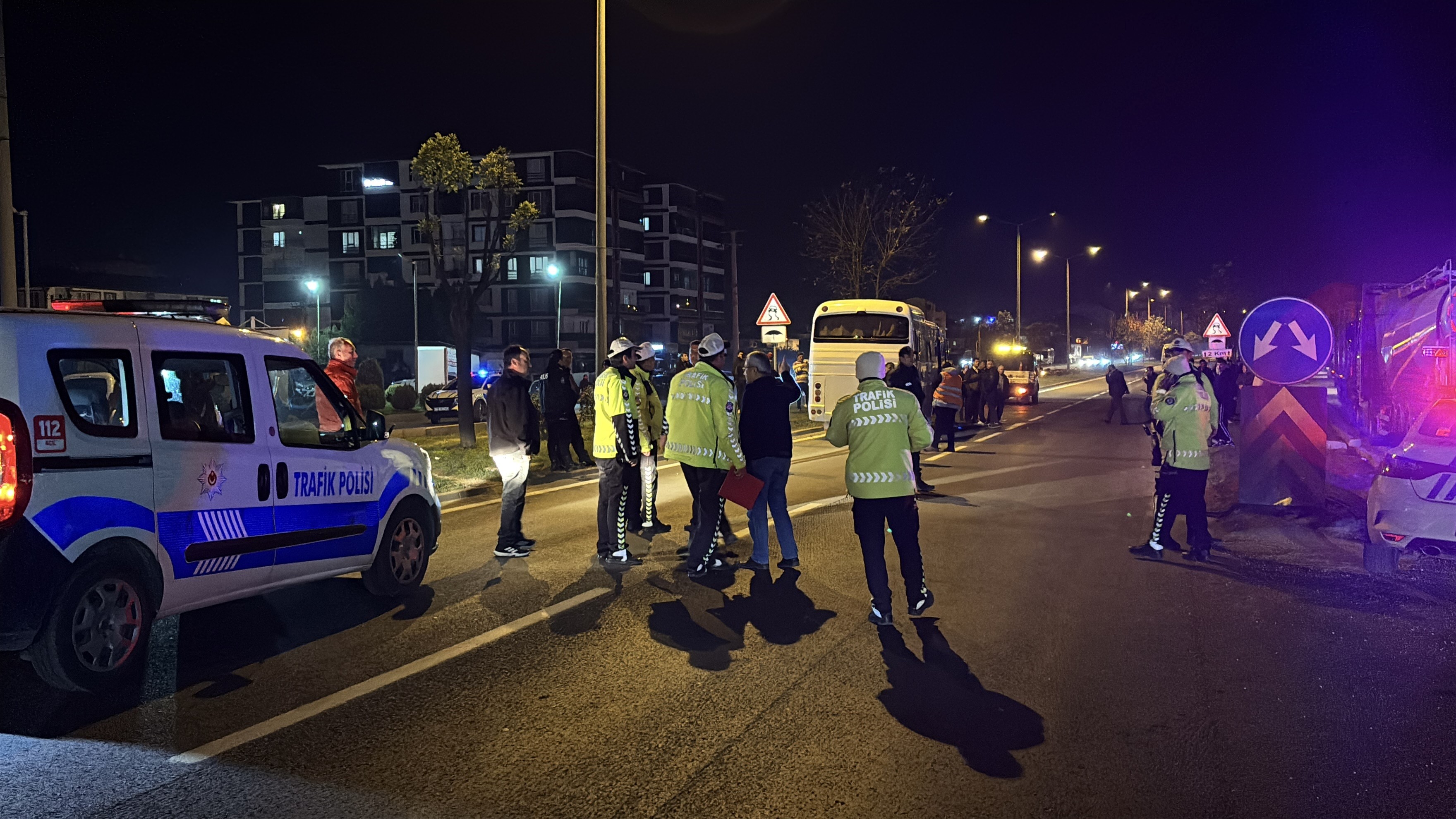Bolu’da Üç Servis Midibüsü Çarpıştı 11 Yaralı (2)