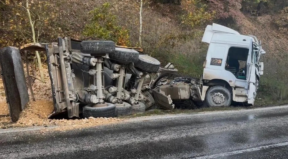 Bursada 50 Metre Arayla Iki Feci Kaza Yaralilar Var 3