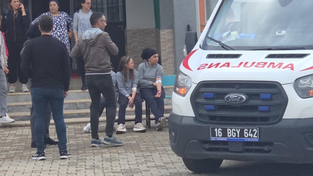 Bursa'da 60 Öğrenci Hastanelik Oldu (2)