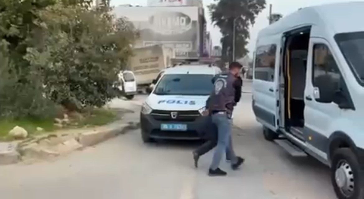 Bursa'da Bilişim Dolandırıcılarına Eş Zamanlı Şafak Operasyonu (1)