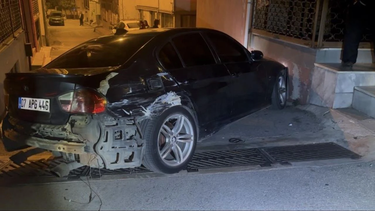 Bursada Dur Ihtarina Uymayan Surucu Kacip Duvara Carpti 1