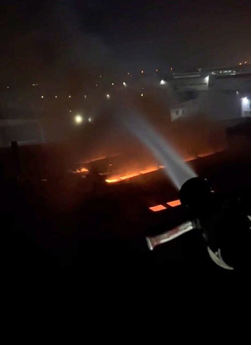 Bursa’da Fabrika Yangınına 16 İtfaiye Aracıyla Müdahale Edildi (3)