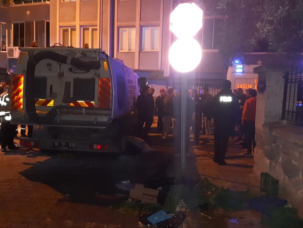 Bursa'da Feci Son! Yaşlı Adam Çöp Kamyonunun Altında Kaldı (4)