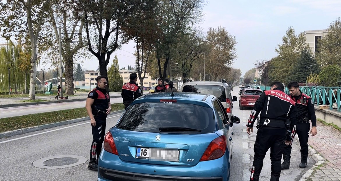 Bursa'da 'Huzur' Uygulamasında Bir Şüpheliden Av Tüfeği Çıktı (1)