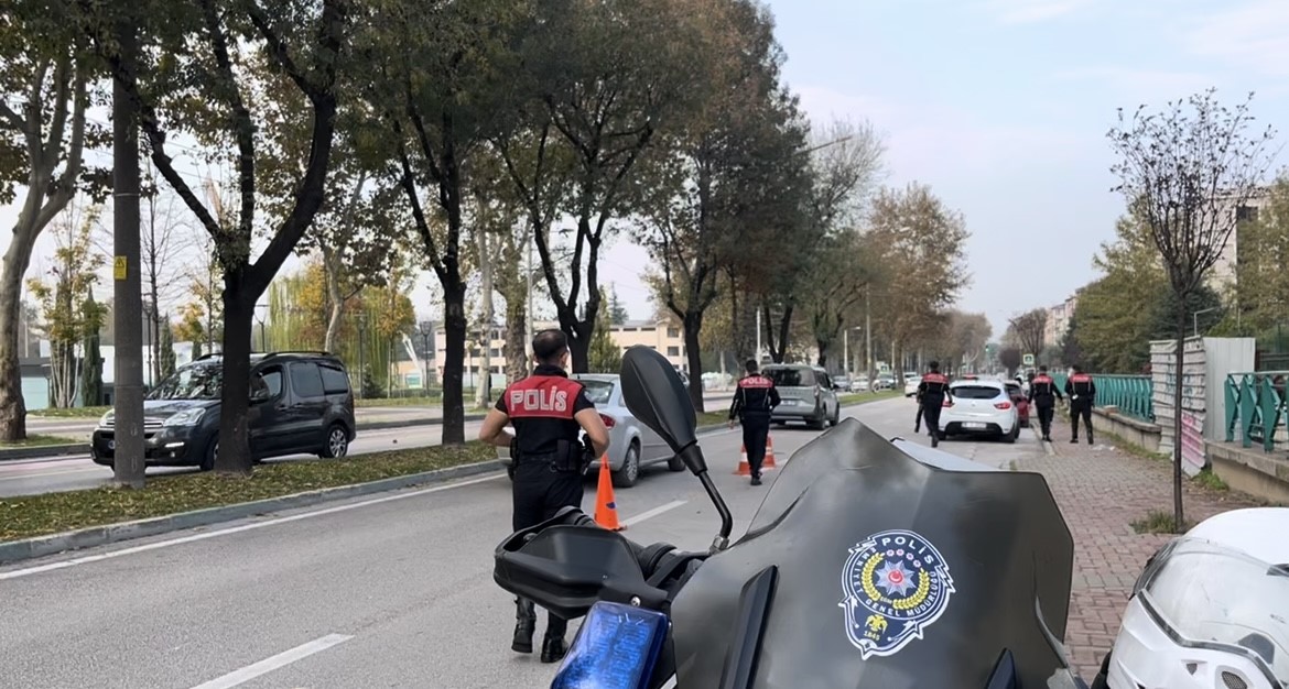 Bursa'da 'Huzur' Uygulamasında Bir Şüpheliden Av Tüfeği Çıktı (2)