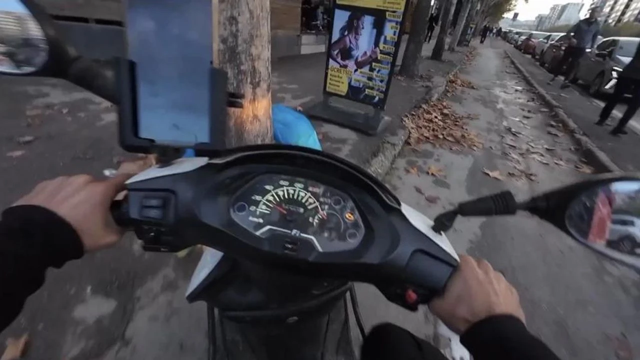 Bursada Motosikletli Sinirle Gaza Yuklenince Kayip Dubaya Carpti 1