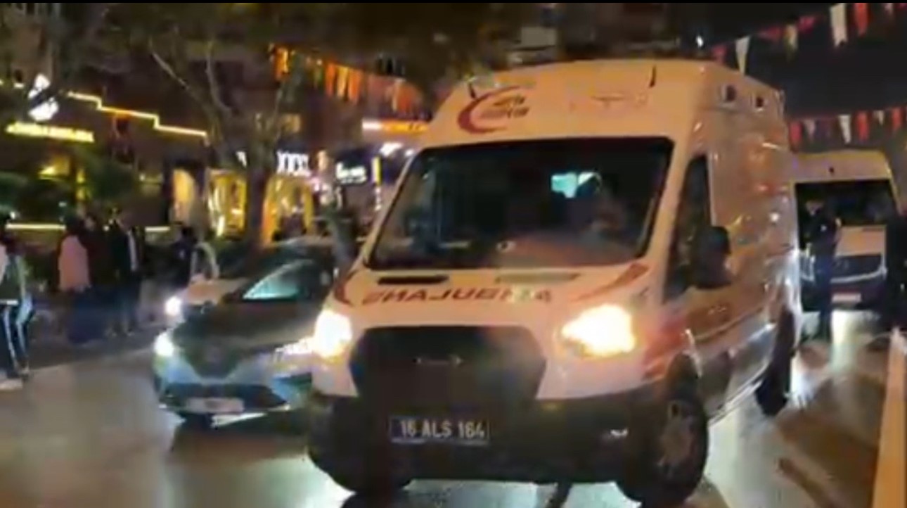 Bursa'da Servis Aracının Çarptığı Yaya Ağır Yaralandı (2)