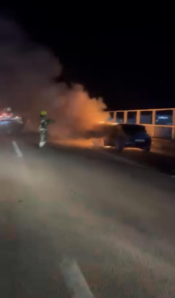 Bursa’da Seyir Halindeki Otomobil Alev Aldı! (1)