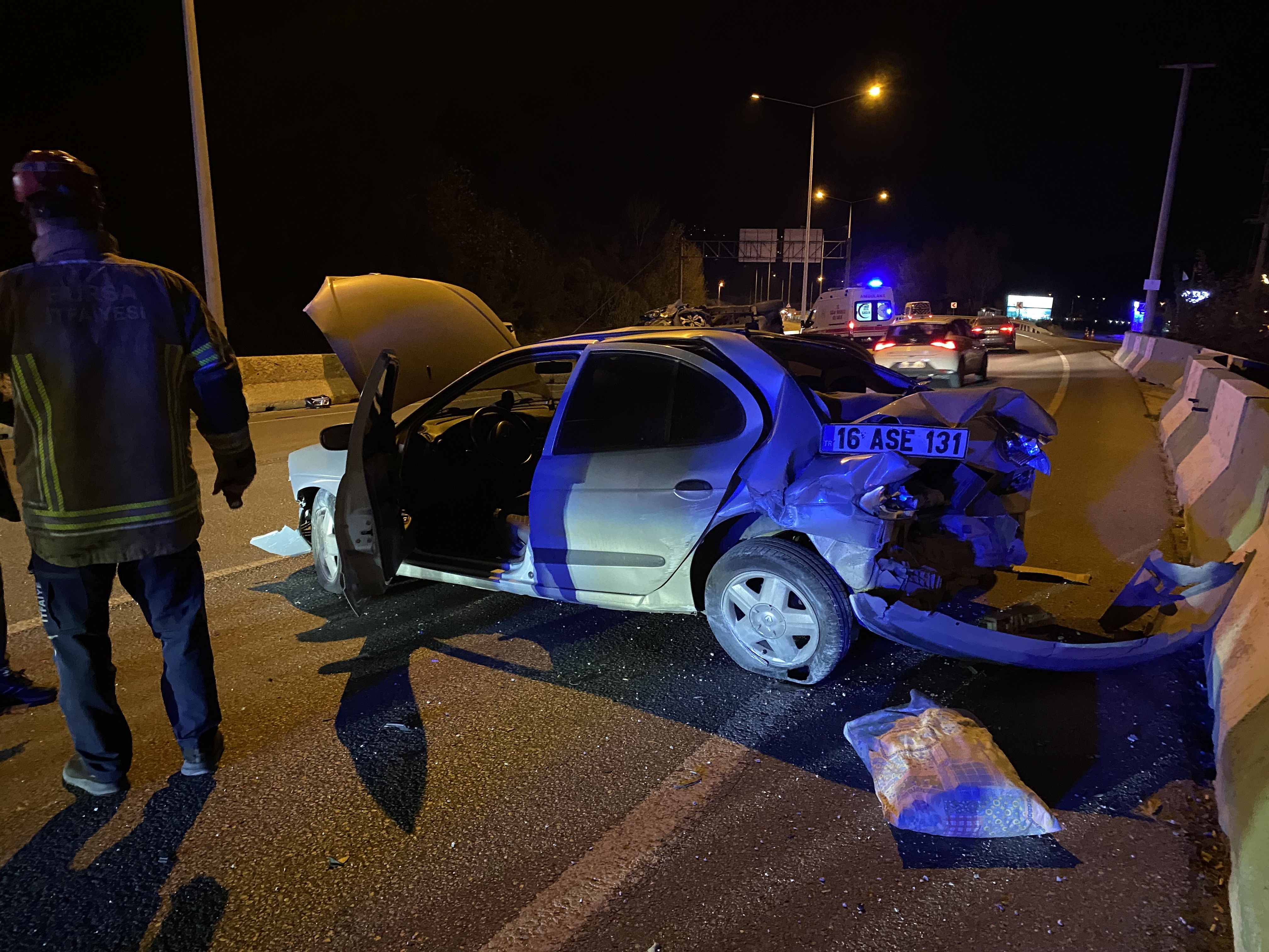 Bursa'da Takla Atan Araç 100 Metre Savruldu, 2 Yaralı (2)