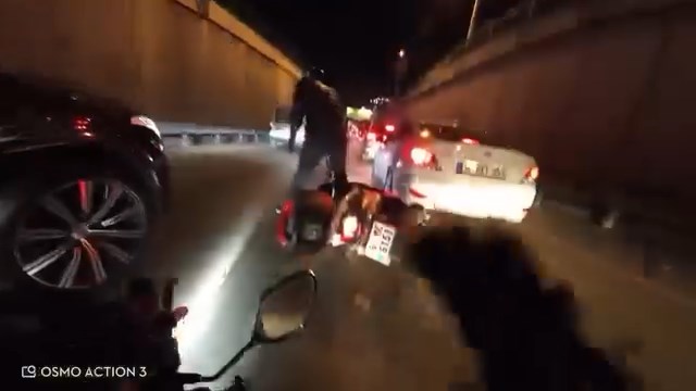Bursa’da Trafikte İki Motosiklet Çarpıştı! Kask Kamerasına Yansıdı (1)