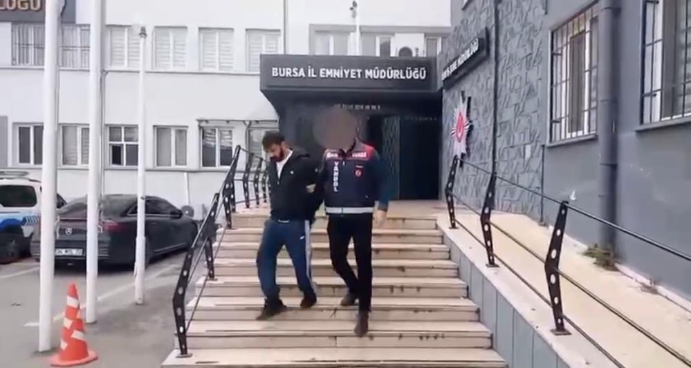 Bursa’da Yaşlıları Hedef Alan Telefon Dolandırıcısı 120 Saatlik Kamera İncelemesiyle Yakalandı (1)