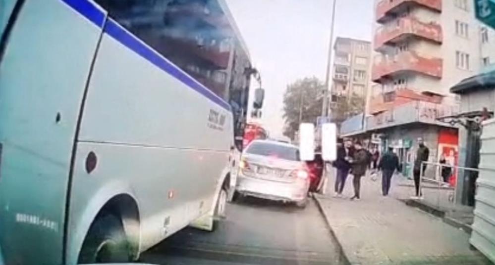 Bursa’da Yol Verme Kavgası Kamerada! (1)