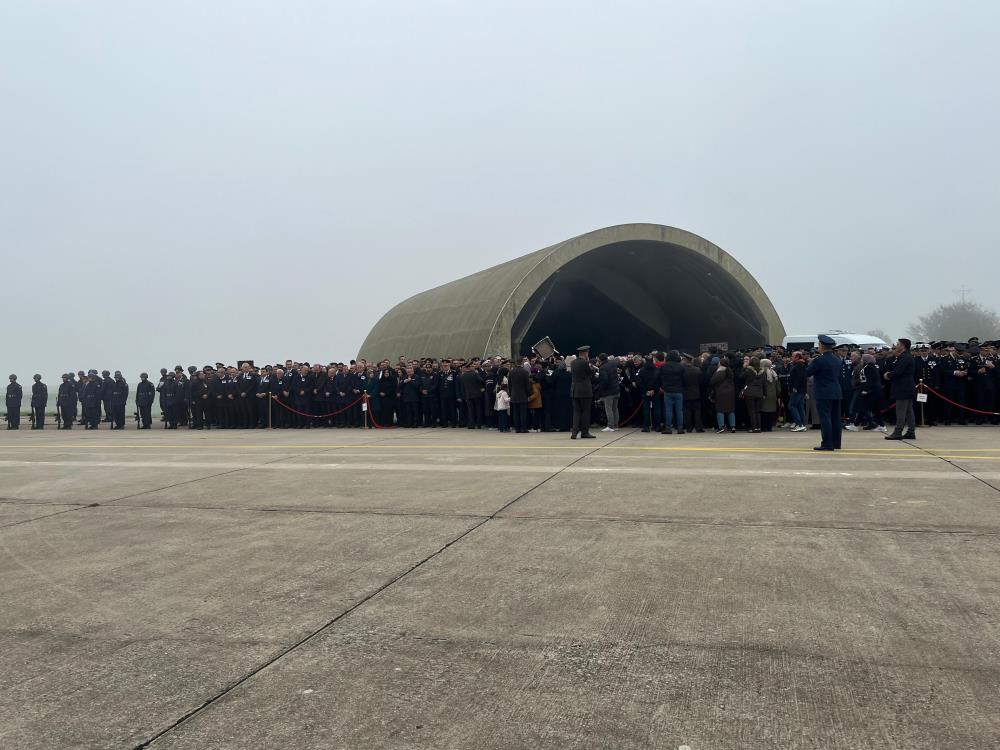 Bursalı Şehitleri Taşıyan Uçak Sis Nedeniyle Rötar Yaptı! (2)