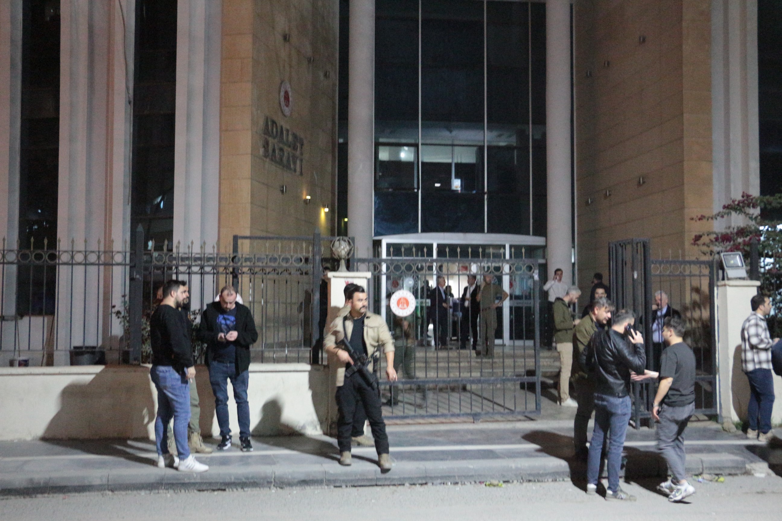 Cizre Adliyesi Çıkışında Mehmet Güzel’in Öldürülmesiyle Ilgili Yürütülen Soruşturmada 4 Şüpheli Tutuklandı, 2 Kişi Adli Kontrolle Serbest Bırakıldı (1)