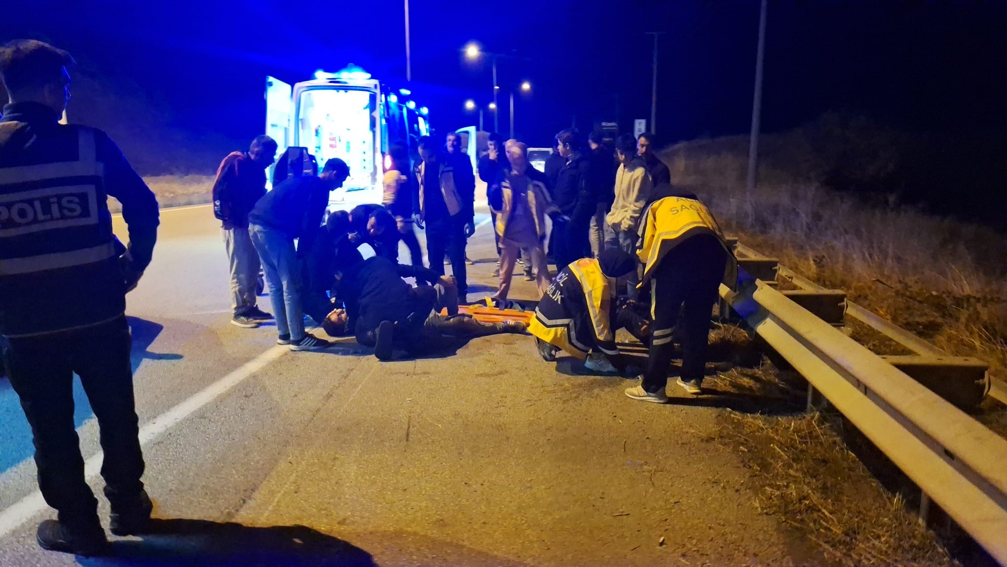 Çorum’un İskilip Ilçesinde Motosikletin Devrilmesi Sonucu 2 Kişi Yaralandı. Yaralılar Hastaneye Kaldırılırken Kazayla Ilgili Soruşturma Başlatıldı (2)