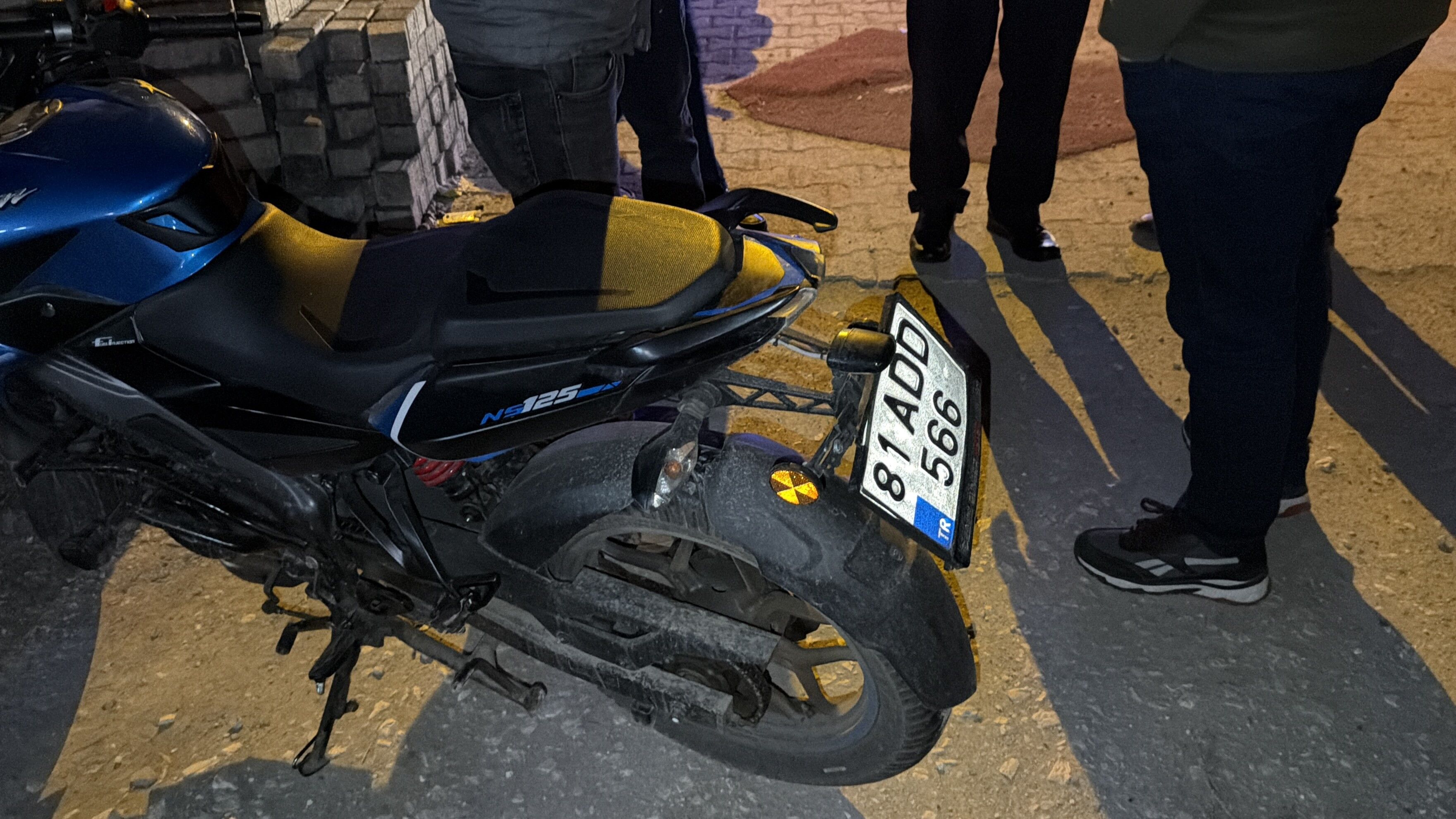 D 100 Karayolu Doğanlı Kavşağında Motosikletin Yaya Çarpmasıyla 3 Kişi Yaralandı (1)