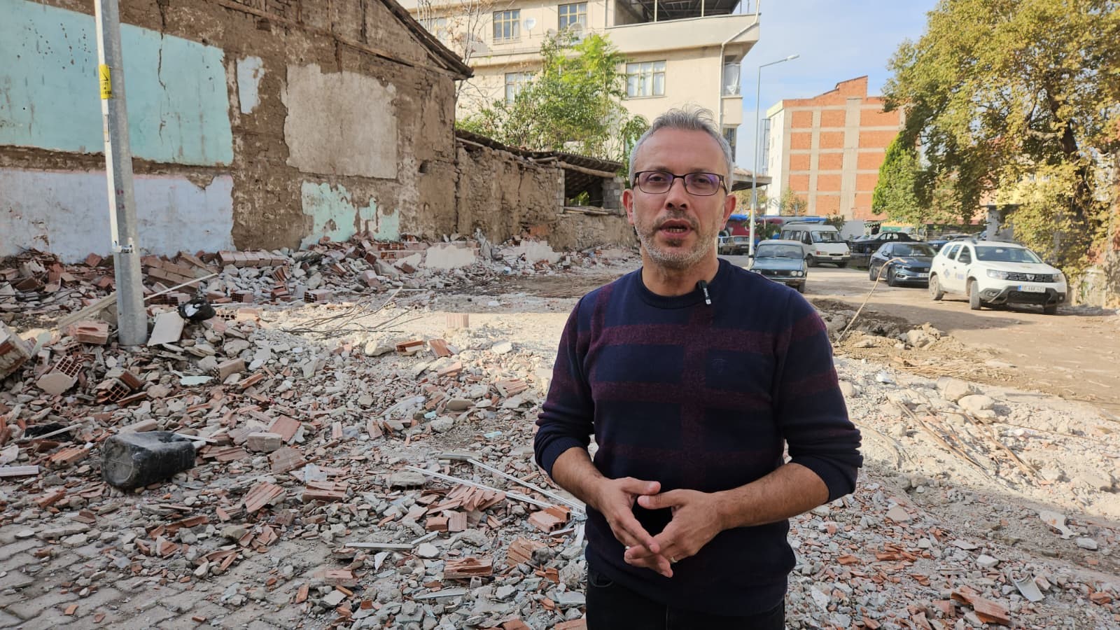 Deprem Araştırmacısı Ahmet Yakut Sındırgı’da 36 Saat Geçirdi, Kötü Haberi Verdi (2)