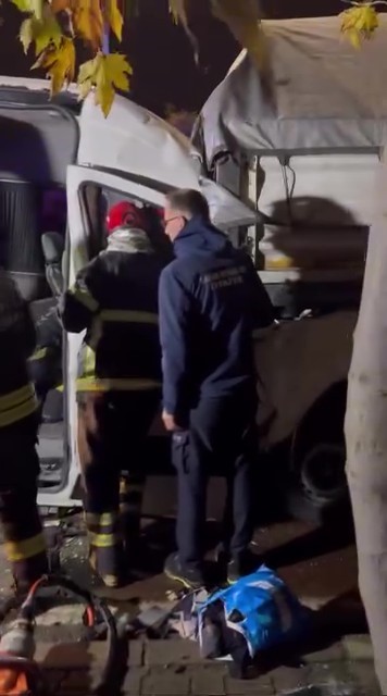 Dilovası'nda Tır Ile Işçi Minibüsü Çarpıştı 9 Yaralı (1)-1