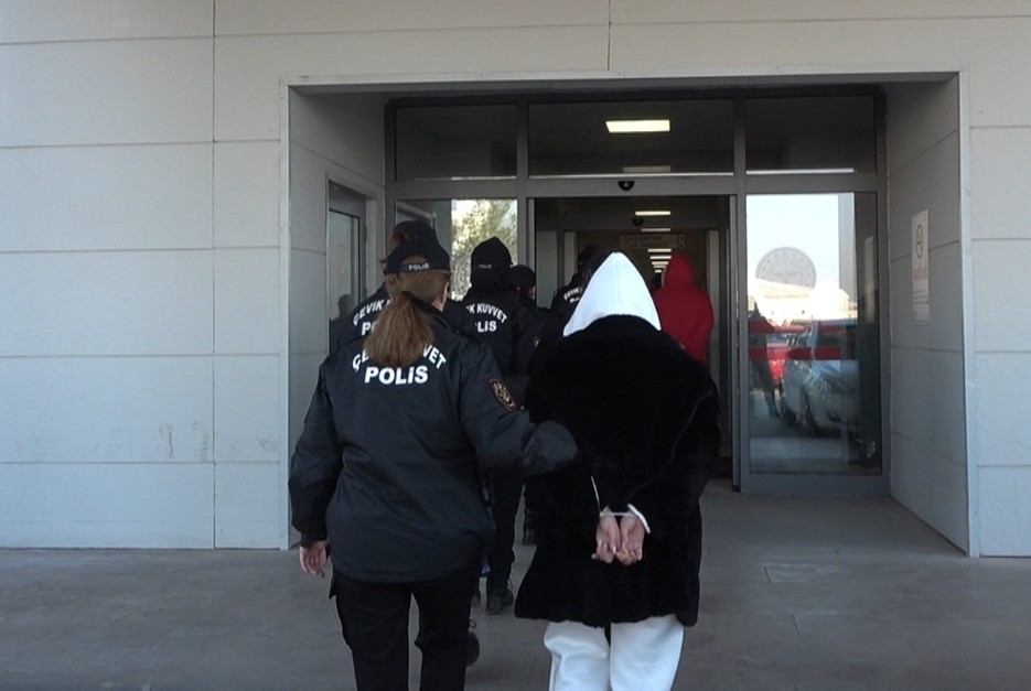 Dolandırıcılık Ve Bahis Şebekesi 8,5 Milyarlık Işlem Hacmi Oluşturmuş (1)