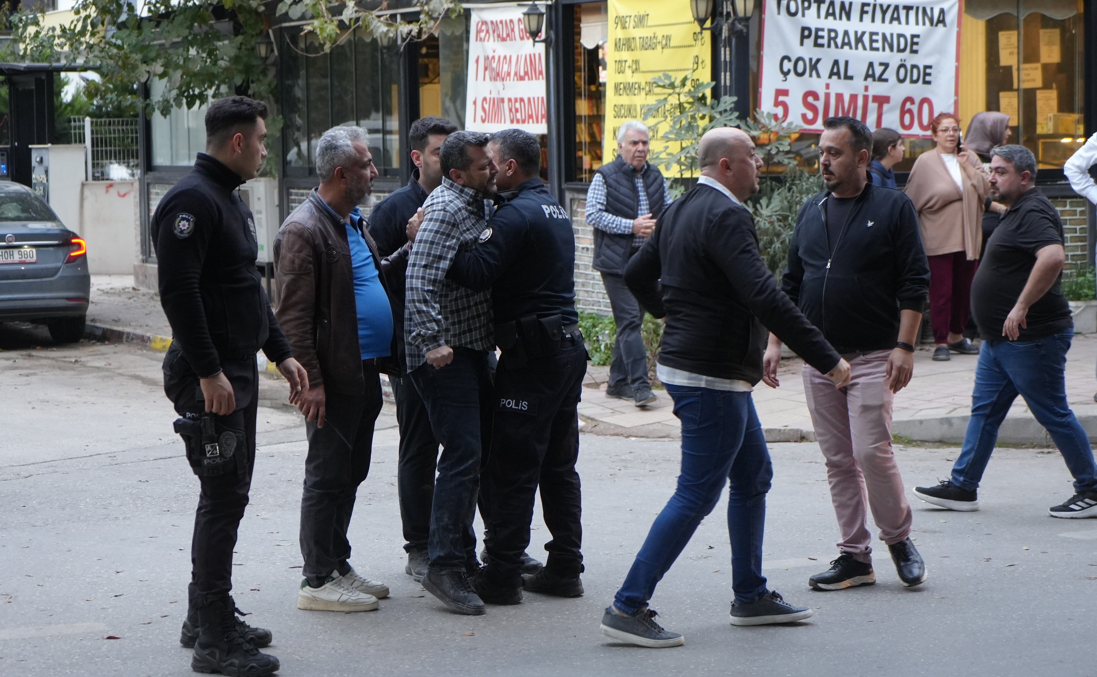 Ekmek Almaya Giderken Kepçenin Altında Kalan Yaşlı Adam Hayatını Kaybetti (3)