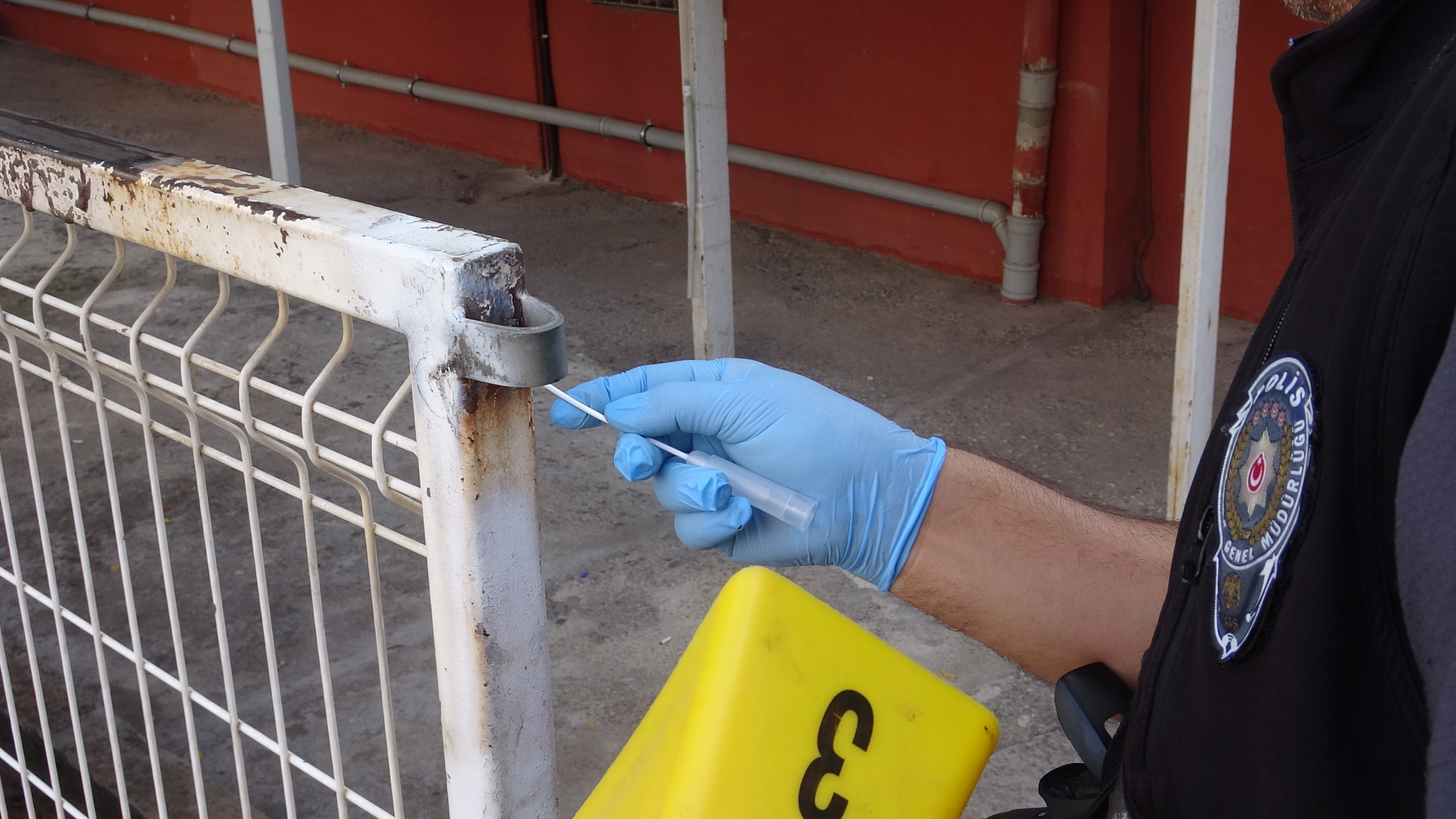 Eline Aldığı Bıçakla Yoldan Geçenlere Dehşeti Yaşattı (3)