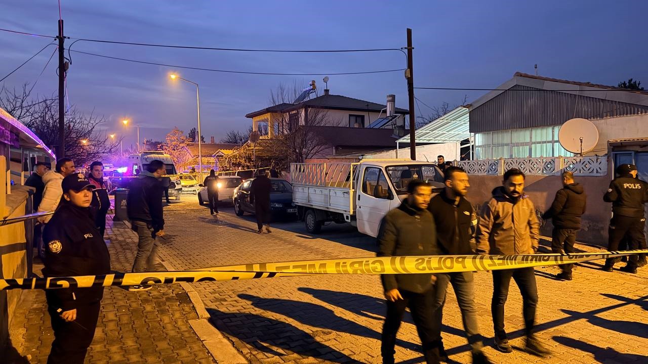 Erzincan’da Bir Evde Baba Ve Oğlu Silahla Vurulmuş Halde Ölü Bulundu (2)
