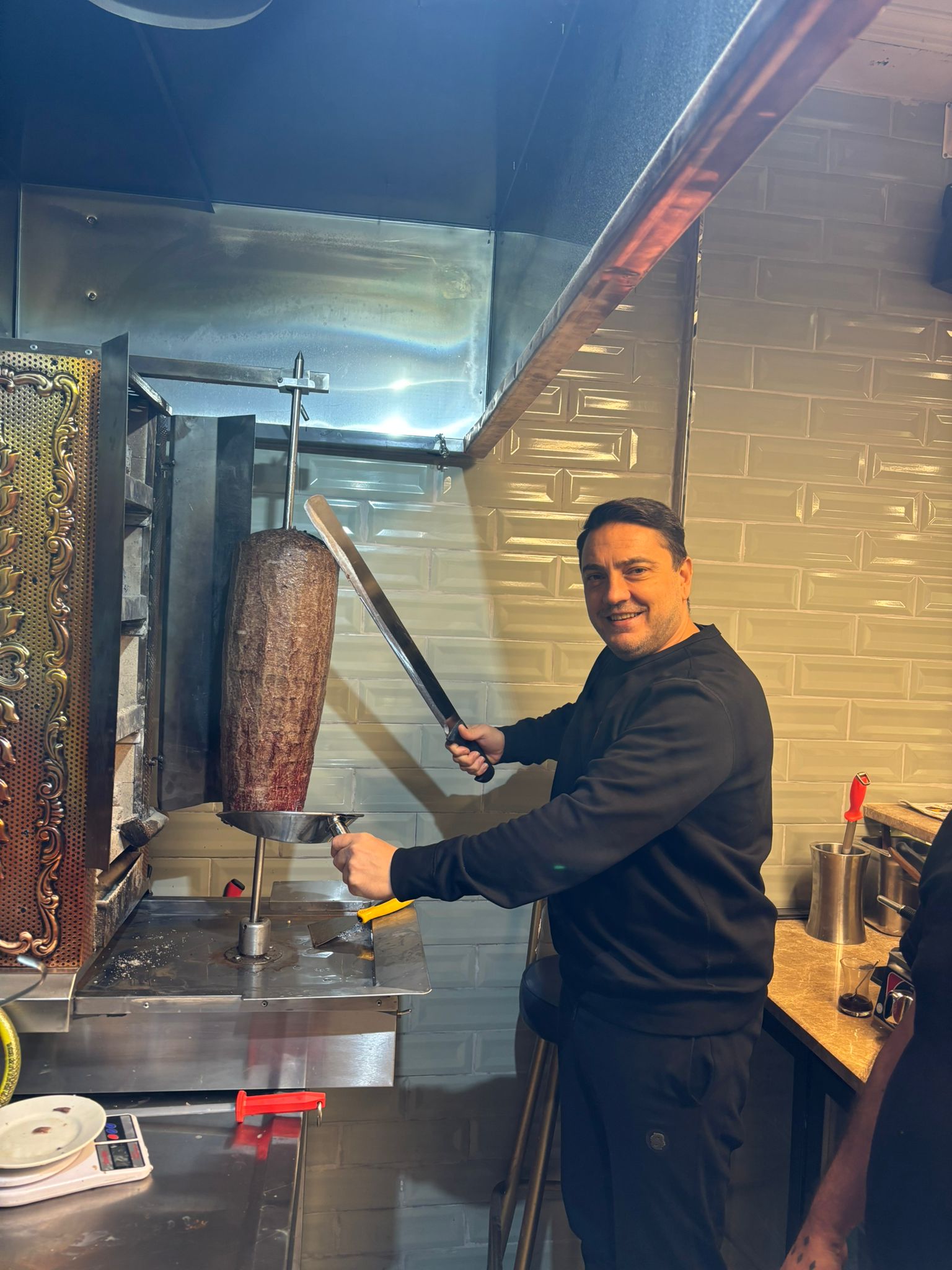 Eski Futbolcu Okan Koç’tan İnegöl’de Biricikler Kebap’a Tam Not! (2)