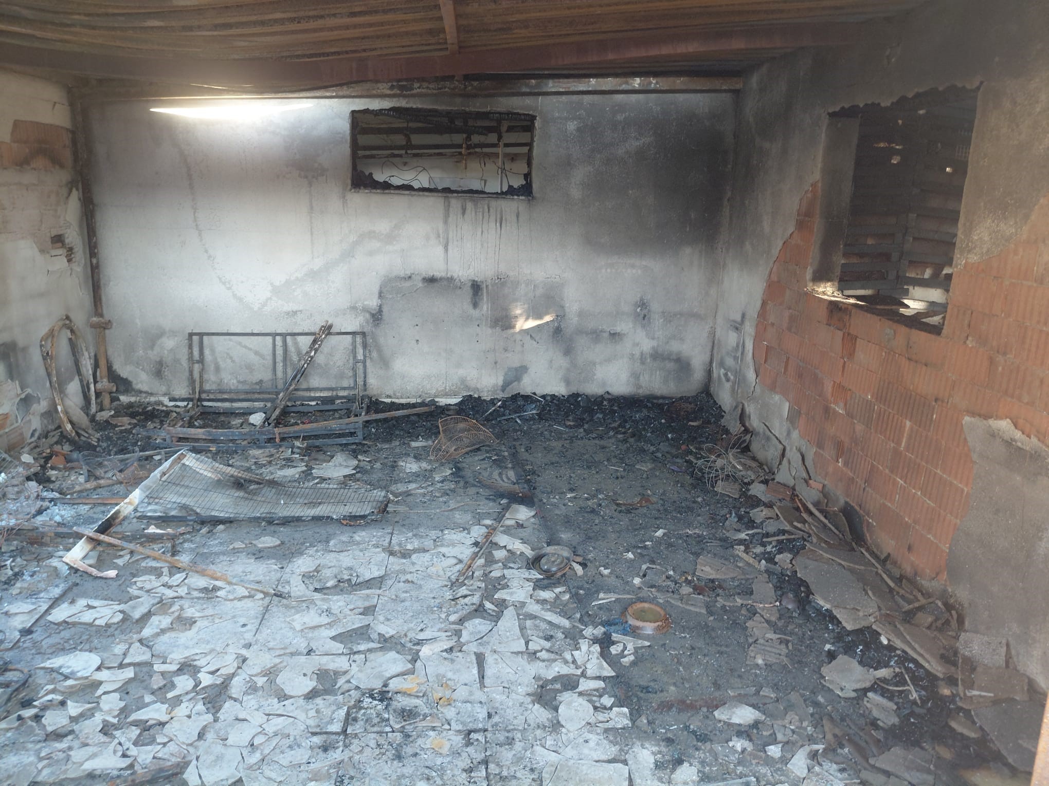 Evde Çıkan Yangında Hayatını Kaybetti, 20'Den Fazla Kedi De Telef Oldu (3)