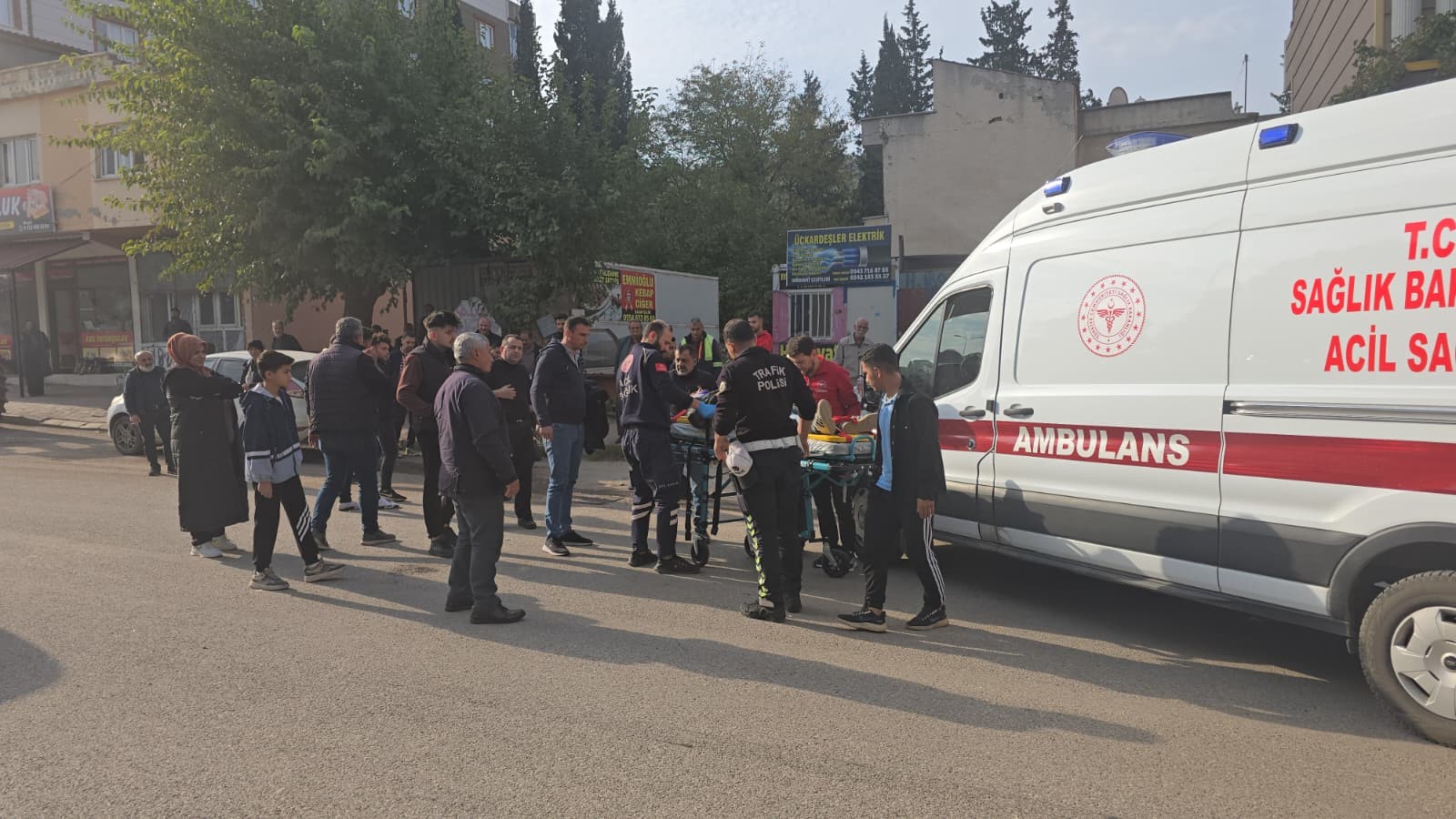 Gaziantep’te Yayaya Yol Veren Minibüse Çarpan Motosikletli Yaralandı (2)