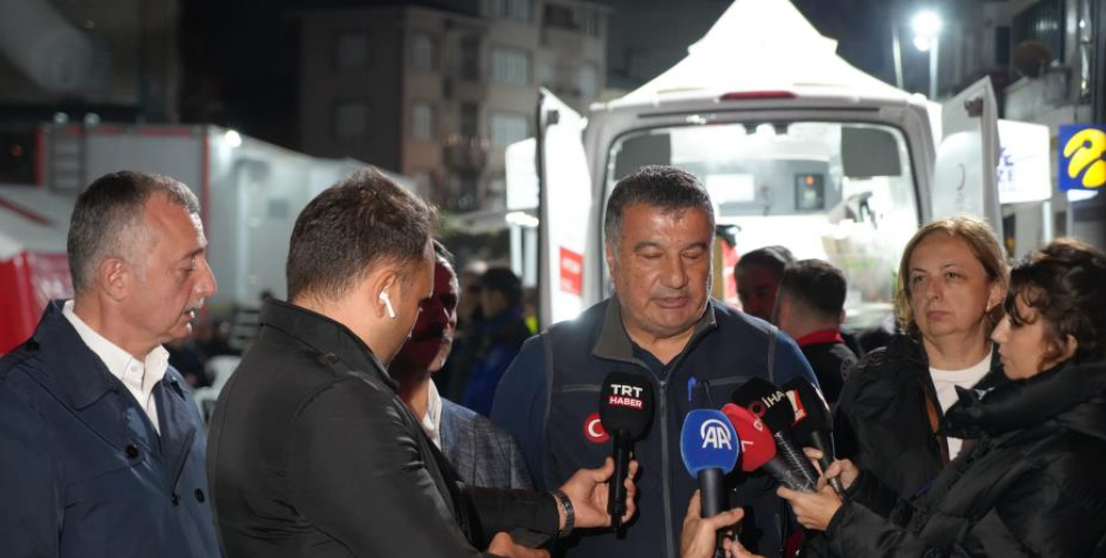 Gebze’de Çöken Binanın Bulunduğu Bölgede 40’Tan Fazla Uzman Inceleme Yapıyor (2)