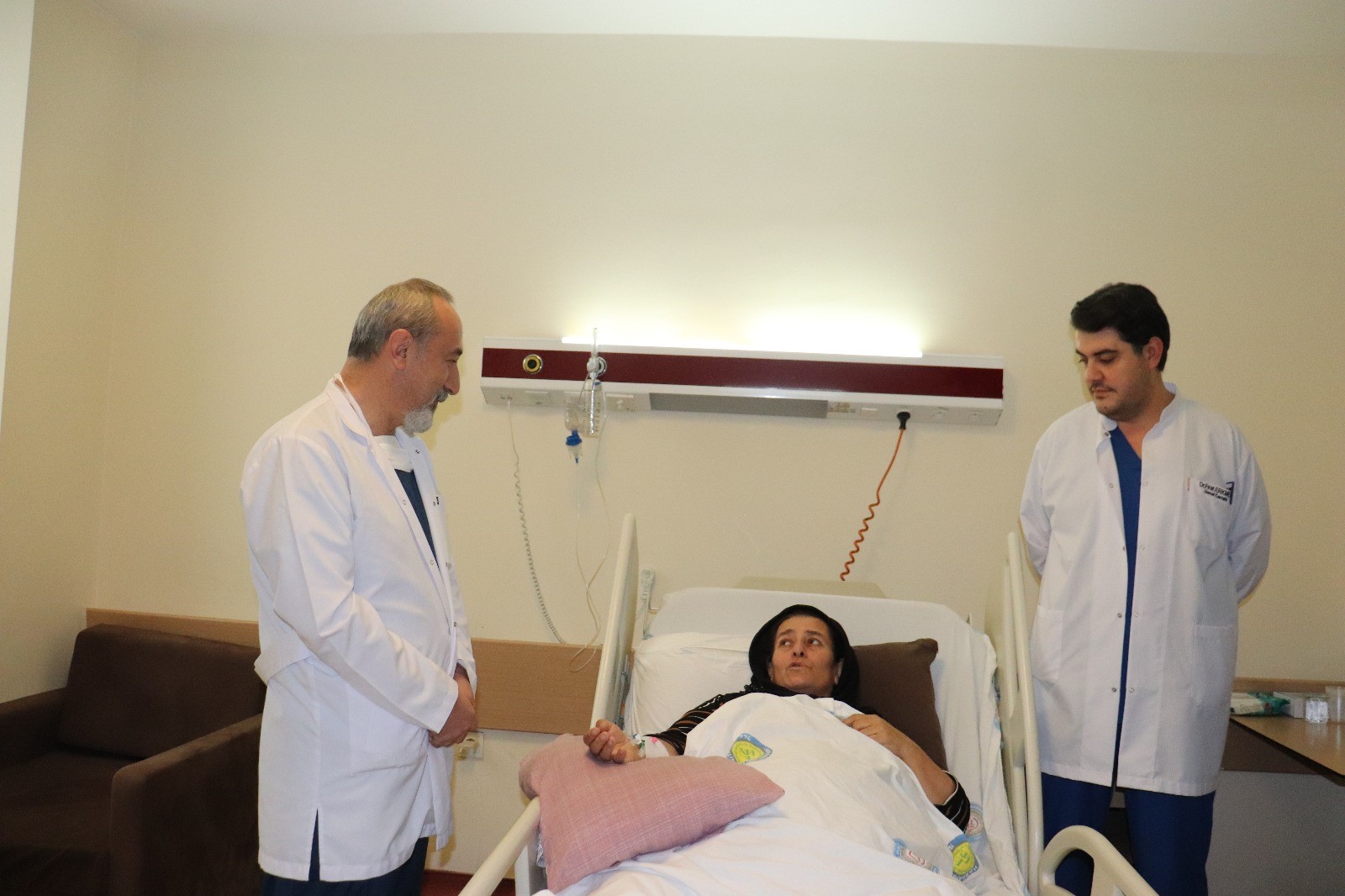 Hasta Kadının Karnından 15 Kilo Tümör Çıkarıldı (2)