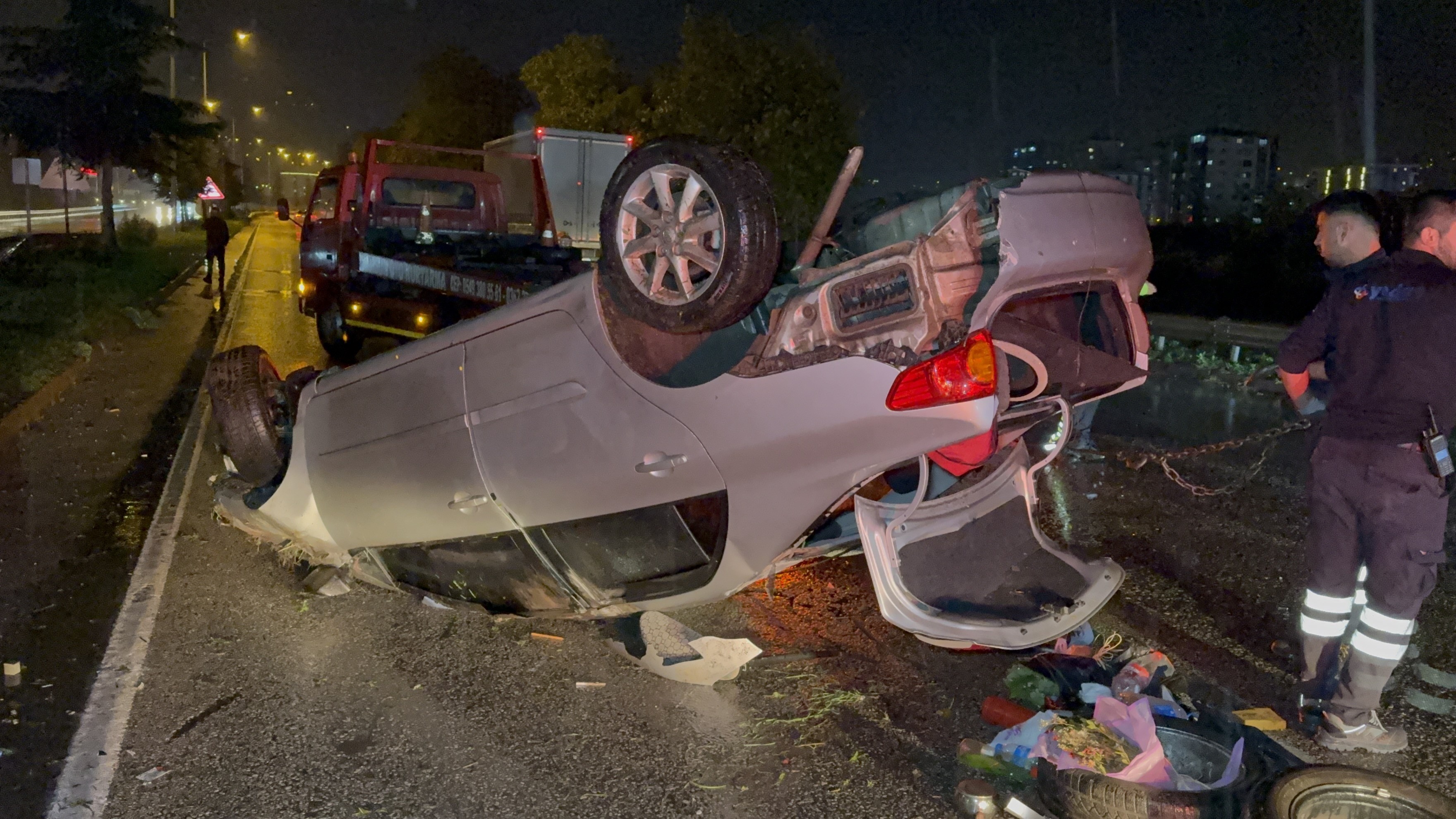 Hurdaya Dönen Araçtan Yara Almadan Çıktılar (2)