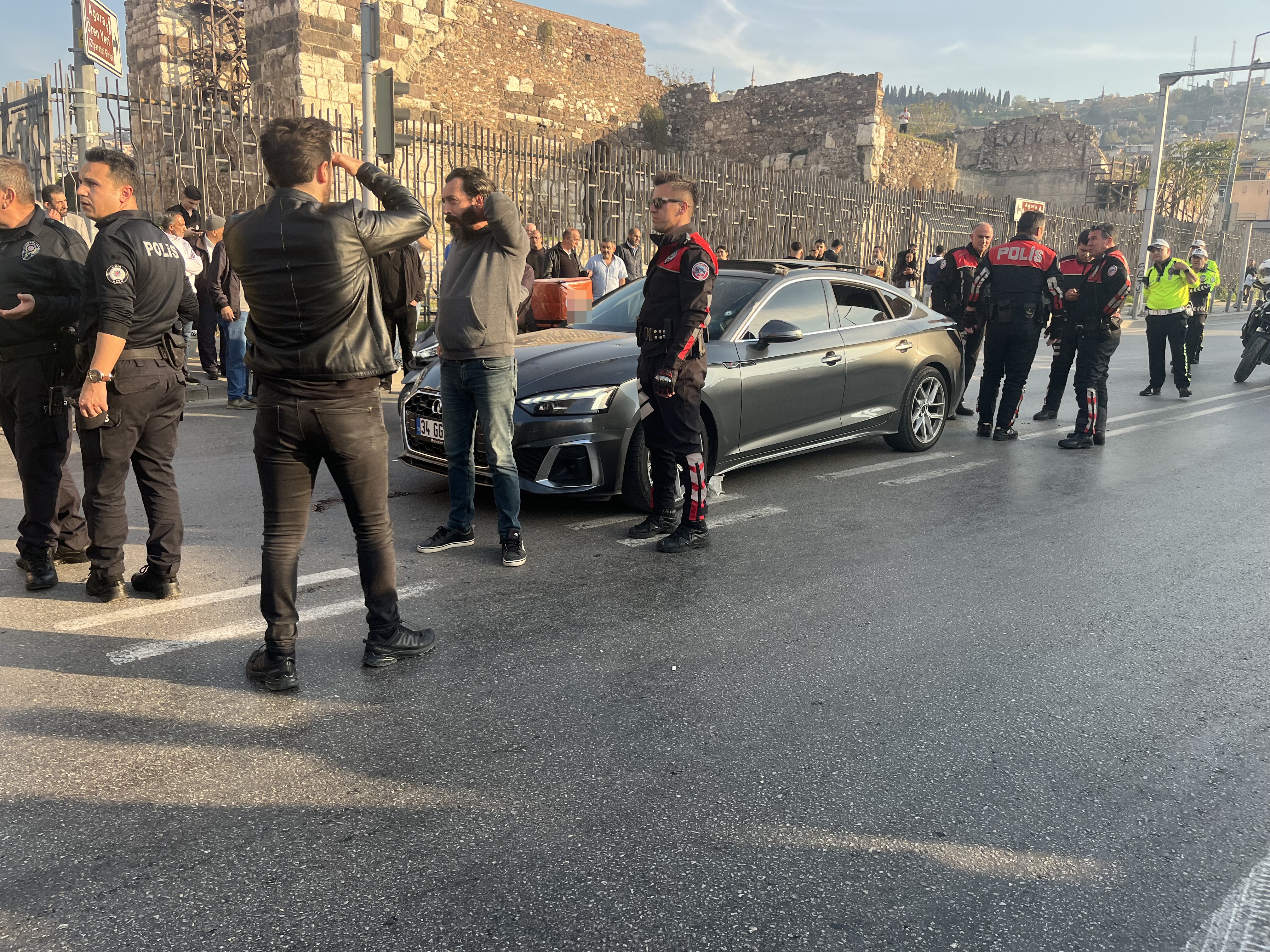 Husumetli Olduğu Kişiyi Otomobilde Vurdu (2)