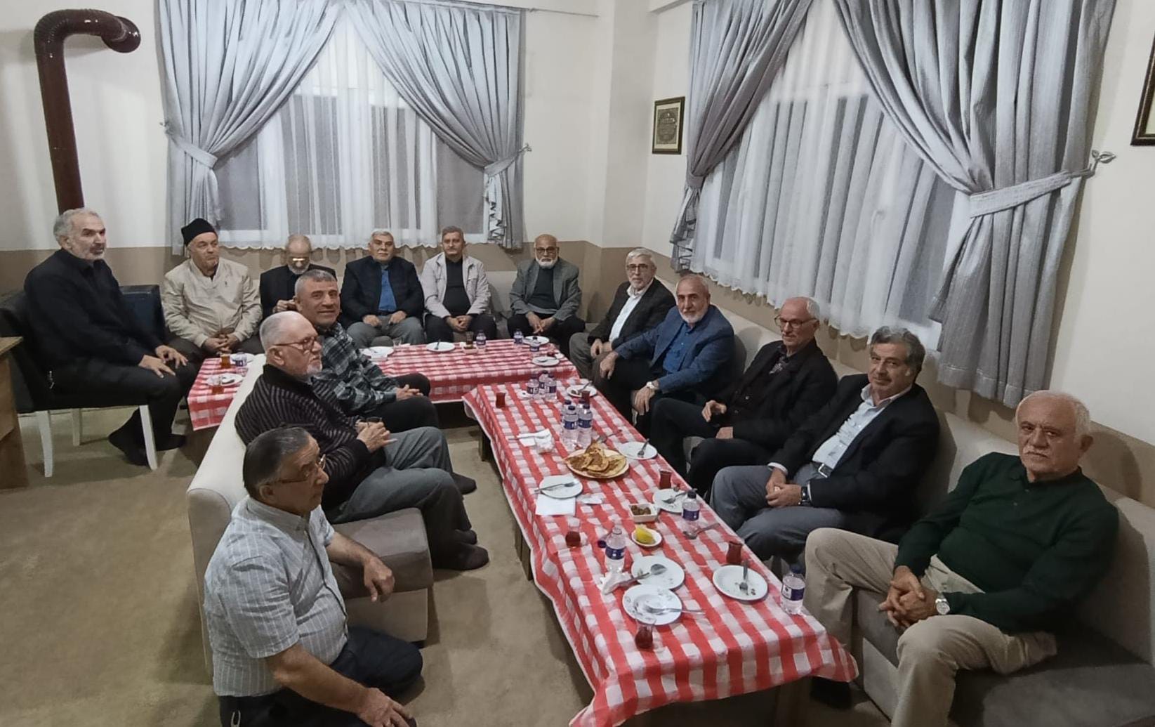 İhmed’den Emekli̇ Hocalara Vefa (1)