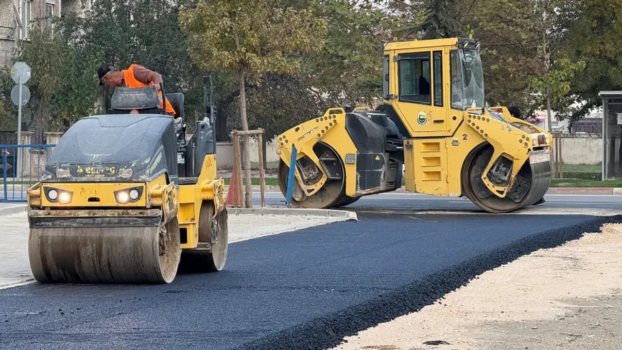 Inegol Belediyesinden 3 Bolgede Asfalt Calismasi 1