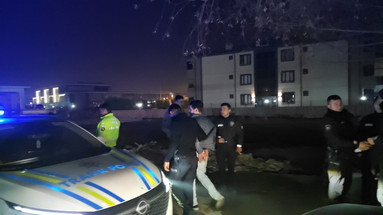 İnegöl Ilçesinde Polisin “Dur” Ihtarına Uymayan Alkollü Sürücü, 20 Kilometrelik Kovalamacanın Ardından Yakalandı. (1)