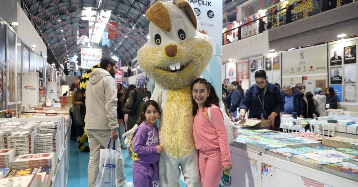 İnegöl Kitap Günleri Coşkuyla Devam Ediyor (4)