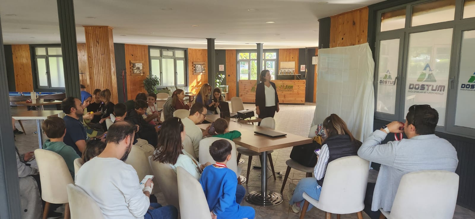 İnegöl Müsi̇ad Saime Sultan Bilim Ve Sanat Merkezi’nin Düzenlediği “Bilimle, Sanatla, Sevgiyle Ailemle Hep Birlikte” Etkinliği, 2025 Aile Yılı Kapsamında Aileleri Bilim, Sanat Ve Sporla Bir Araya Getirdi (2)