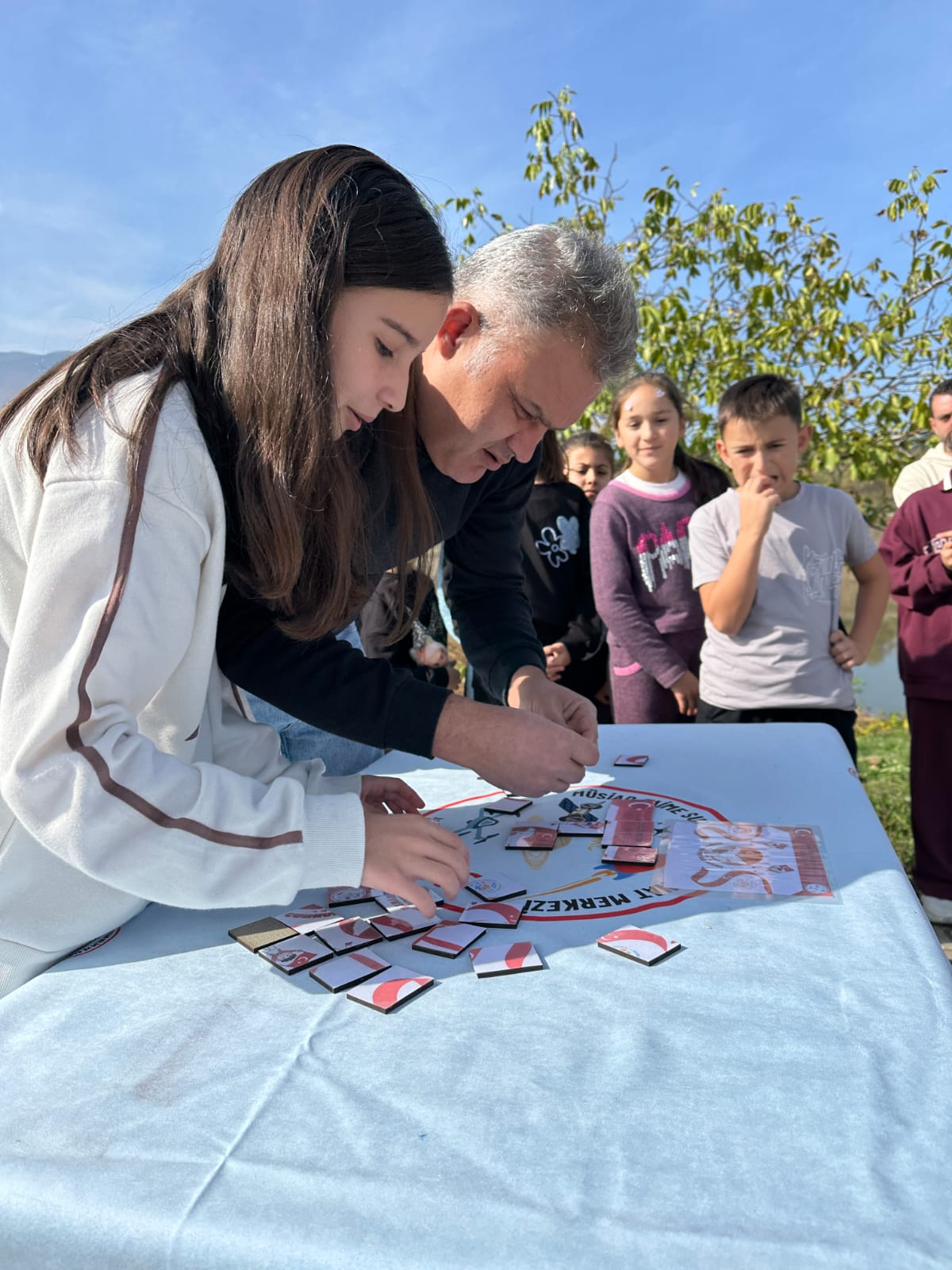 İnegöl Müsi̇ad Saime Sultan Bilim Ve Sanat Merkezi’nin Düzenlediği “Bilimle, Sanatla, Sevgiyle Ailemle Hep Birlikte” Etkinliği, 2025 Aile Yılı Kapsamında Aileleri Bilim, Sanat Ve Sporla Bir Araya Getirdi (3)