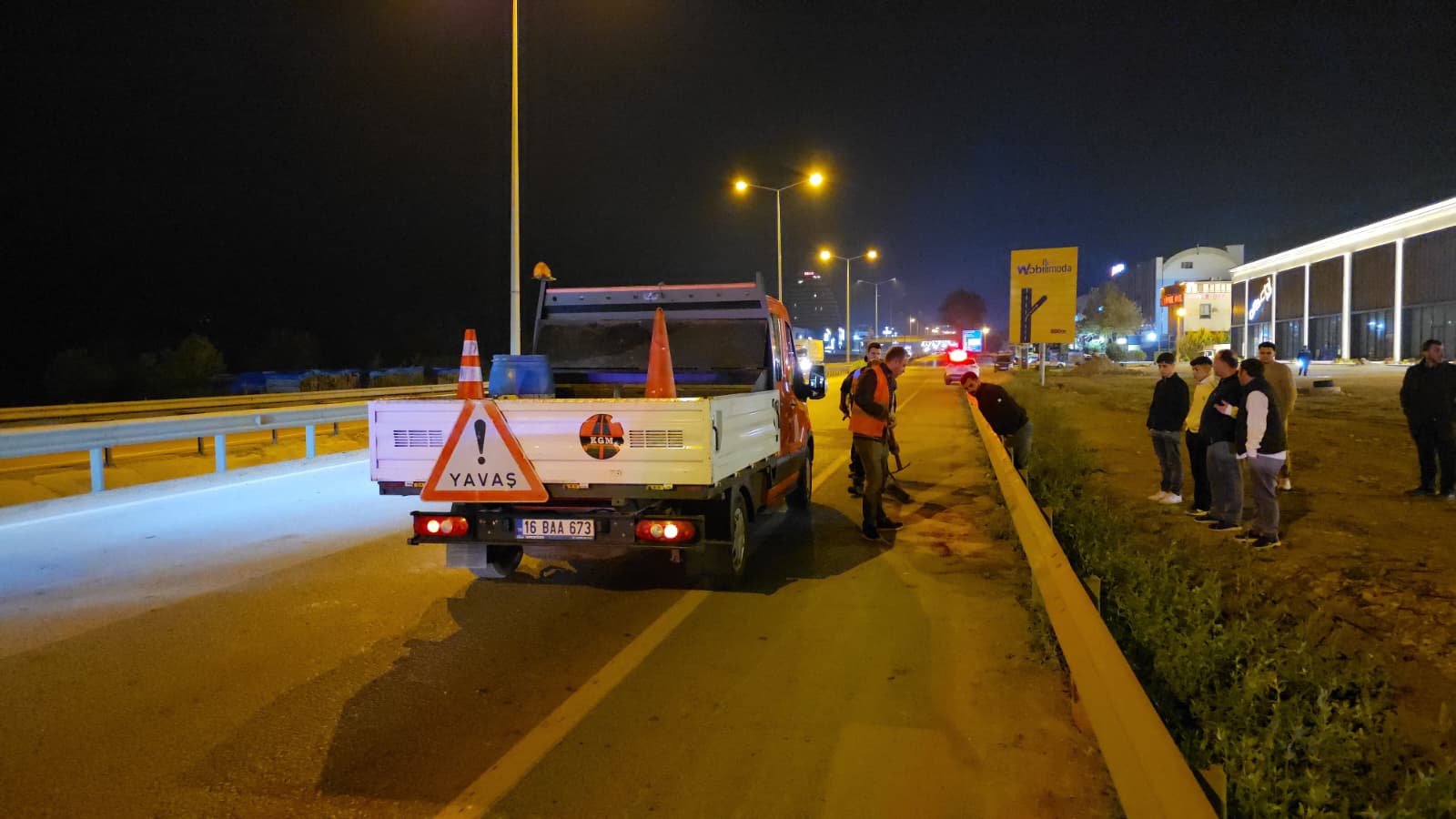 İnegöl’de 3 Motosiklet Kafa Kafaya Çarpıştı! Yaralılar Var (2)